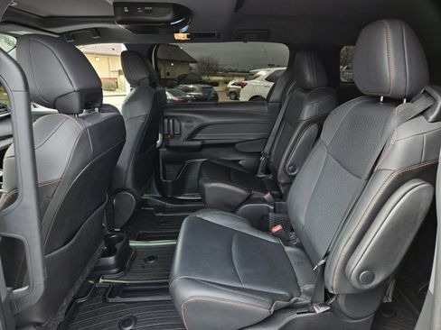Used 2022 Toyota Sienna XSE image 10