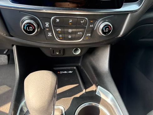 Certified 2023 Chevrolet Traverse LT FWD image 18