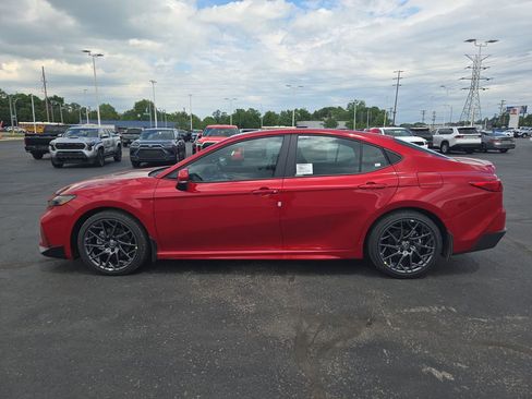 New 2026 Toyota Camry SE FWD image 2
