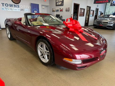 Used 2003 Chevrolet Corvette Convertible w/ Preferred Equipment Group1 RWD image 2