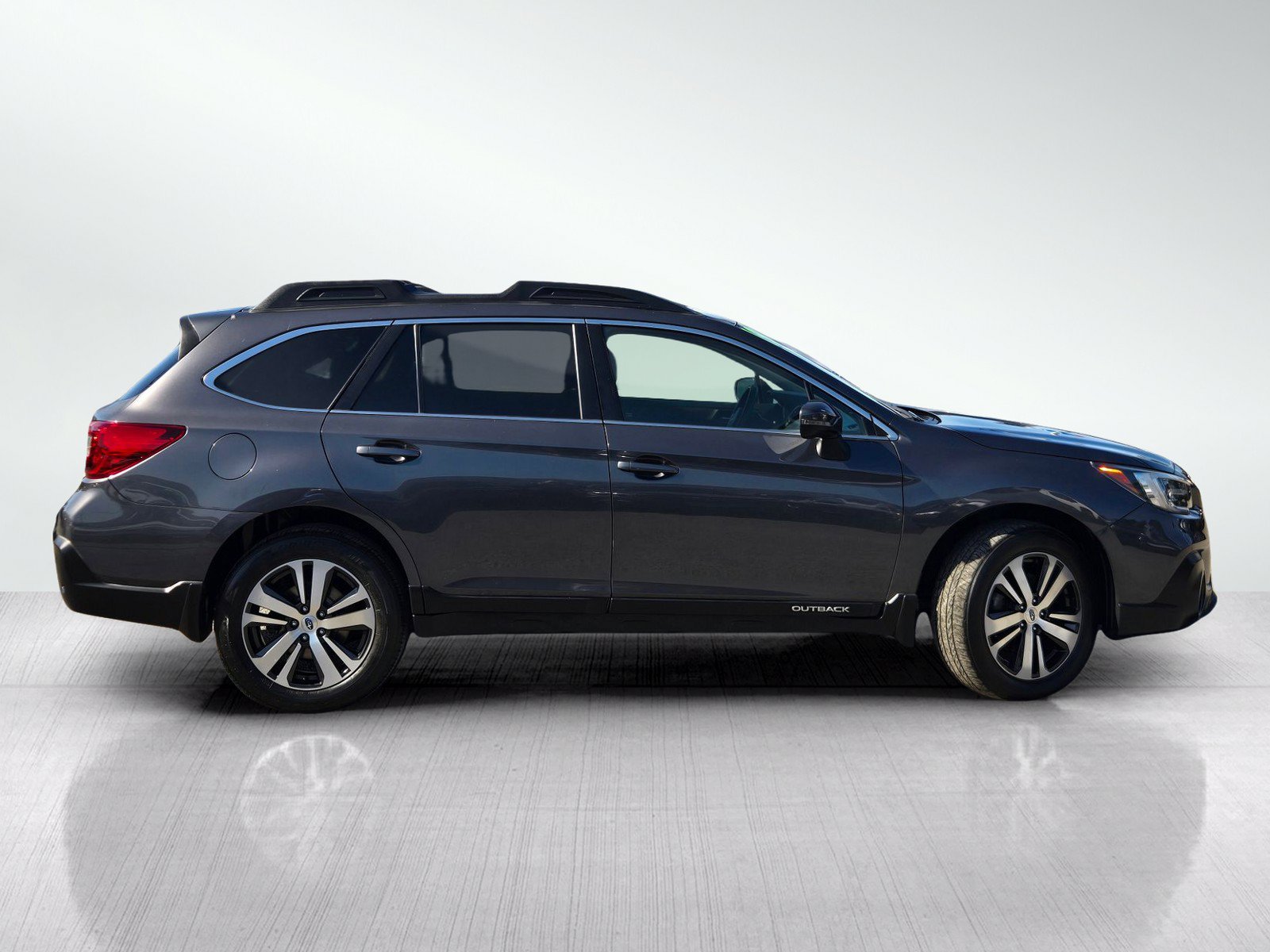 Used 2019 Subaru Outback 3.6R Limited w/ Popular Package #2 AWD/4WD image 3
