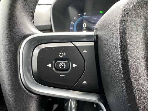 Used 2025 Volvo XC40 B5 Core image 21