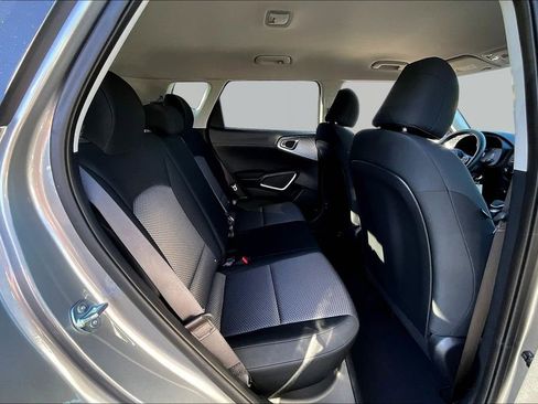 Used 2025 Kia Soul LX w/ LX Technology Package FWD image 24