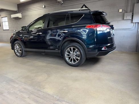 Used 2018 Toyota RAV4 Limited AWD/4WD image 2