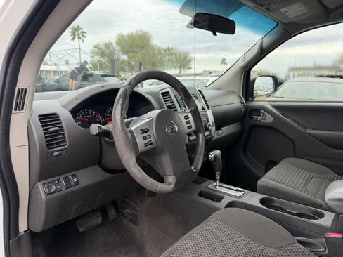 Used 2018 Nissan Frontier SV image 19