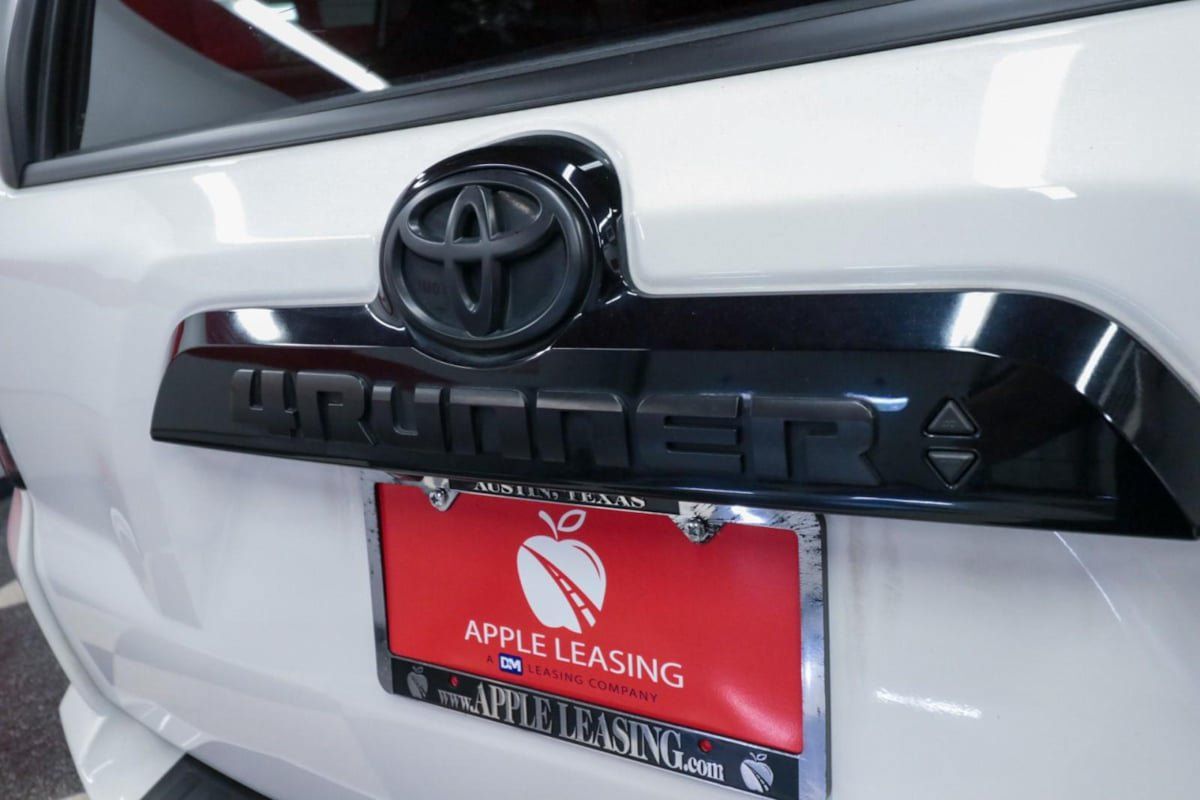 Used 2021 Toyota 4Runner Venture AWD/4WD image 31
