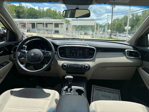 Used 2019 Kia Sorento LX image 27