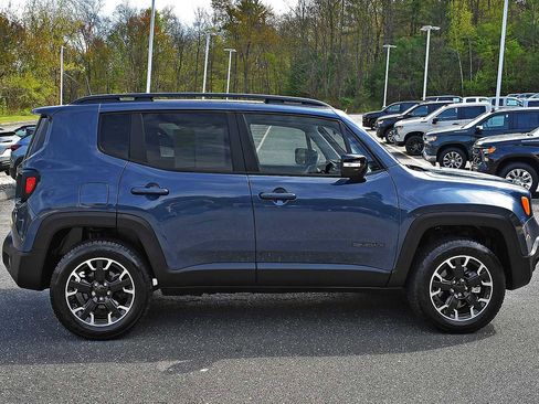 Used 2023 Jeep Renegade Latitude AWD/4WD image 6