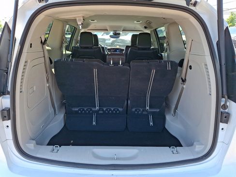 Used 2024 Chrysler Pacifica Limited FWD image 18