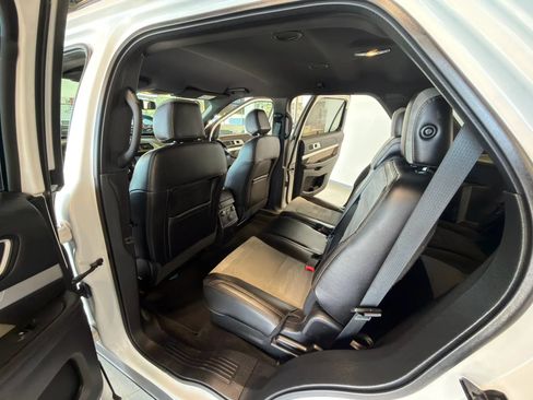 Used 2017 Ford Explorer XLT w/ Equipment Group 202A AWD/4WD image 16