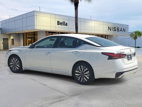 Used 2025 Nissan Altima 2.5 SV w/ SV Premium Package FWD image 3