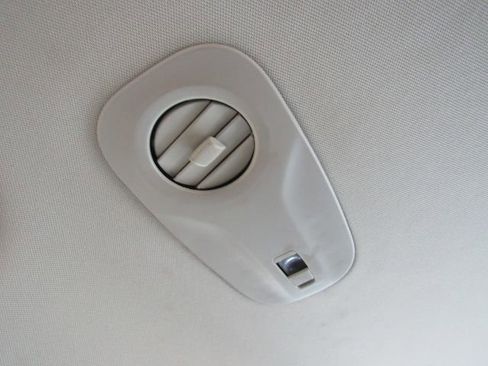 Used 2024 Chrysler Pacifica Touring-L image 36