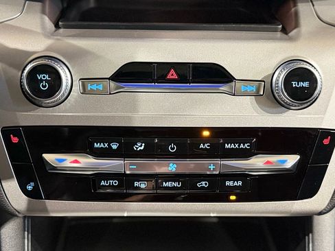 Used 2022 Ford Explorer XLT w/ Equipment Group 202A image 94