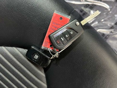 Used 2018 Toyota Camry SE FWD image 30