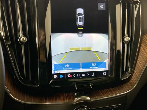 Used 2023 Volvo XC60 B5 Plus w/ Climate Package image 12