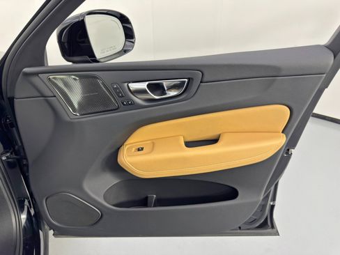 Used 2023 Volvo XC60 B5 Ultimate image 42