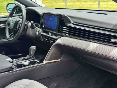 Used 2025 Toyota Camry SE w/ Convenience Package FWD image 20