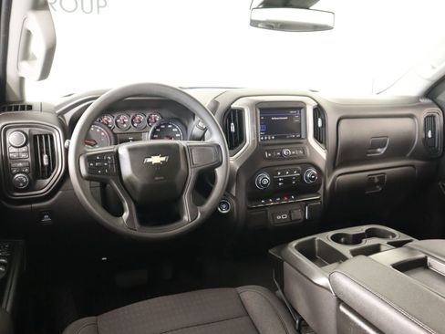 Used 2023 Chevrolet Silverado 1500 Custom image 2