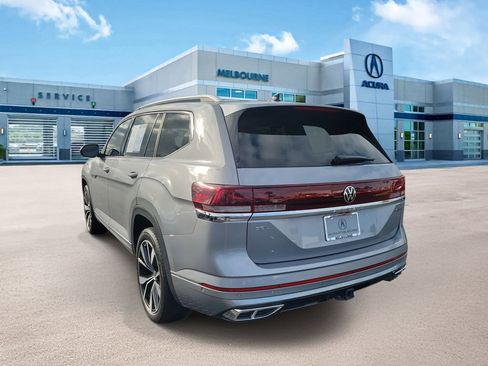 Used 2024 Volkswagen Atlas SEL Premium R-Line image 4