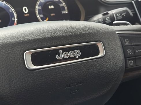Used 2023 Jeep Grand Cherokee Limited AWD/4WD image 26