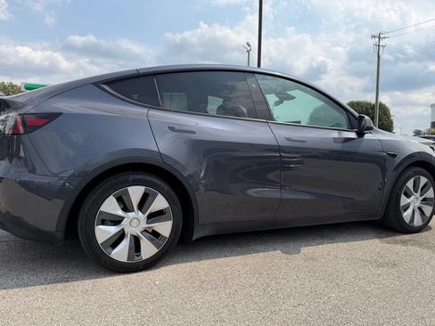 Used 2023 Tesla Model Y Long Range AWD/4WD image 8