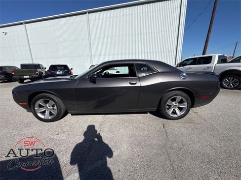 Used 2023 Dodge Challenger SXT image 4