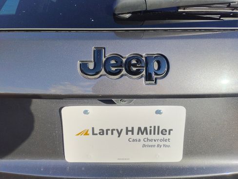 Used 2018 Jeep Grand Cherokee Altitude image 20