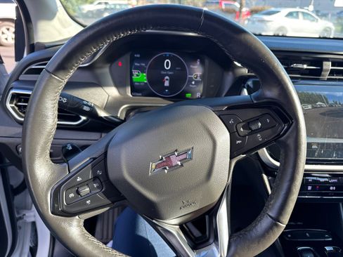 Used 2022 Chevrolet Bolt EUV LT w/ Comfort Package image 18