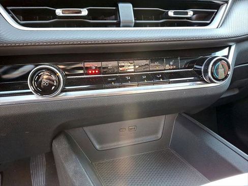 Used 2025 Chevrolet Equinox LT w/ Safety and Technology Package image 19