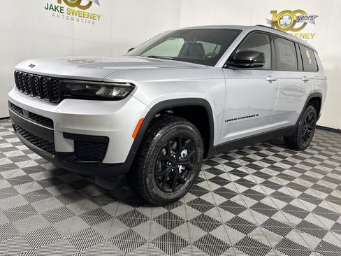 New 2025 Jeep Grand Cherokee L Altitude image 3