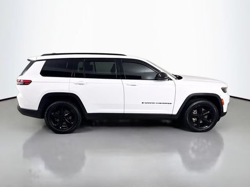 Used 2023 Jeep Grand Cherokee L Laredo AWD/4WD image 4