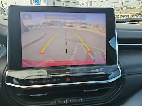 Used 2022 Jeep Compass Limited image 29