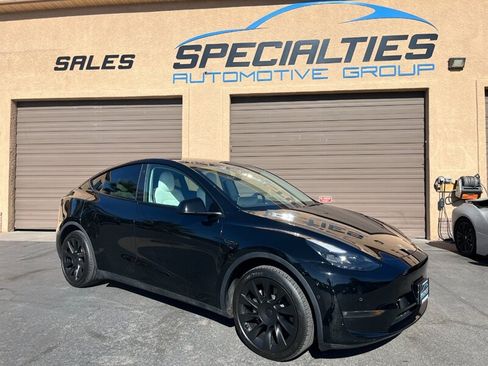 Used 2022 Tesla Model Y Long Range AWD/4WD image 1