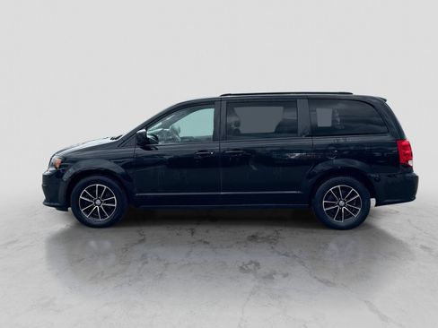 Used 2019 Dodge Grand Caravan GT FWD image 2