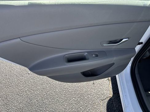 New 2025 Hyundai Elantra SEL image 21