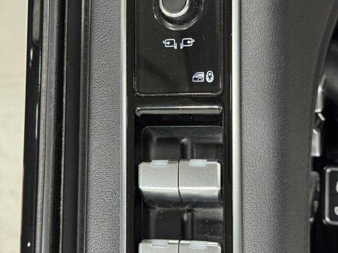 Used 2018 Land Rover Range Rover HSE image 24