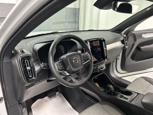 Certified 2025 Volvo XC40 B5 Core image 14