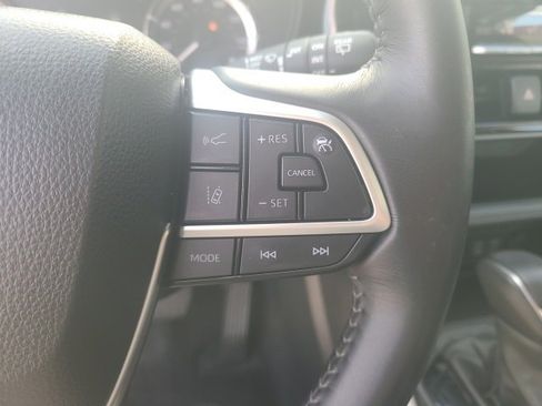 Used 2024 Toyota Highlander LE image 21