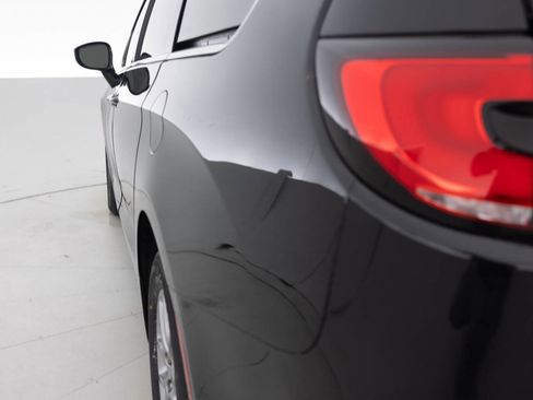 Used 2021 Chrysler Pacifica Touring FWD image 13