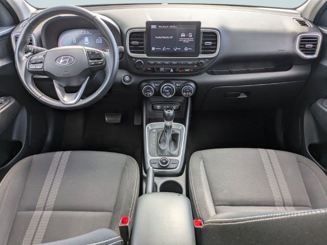 Used 2025 Hyundai Venue SEL FWD image 16