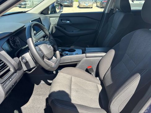 Used 2025 Nissan Rogue SV FWD image 29