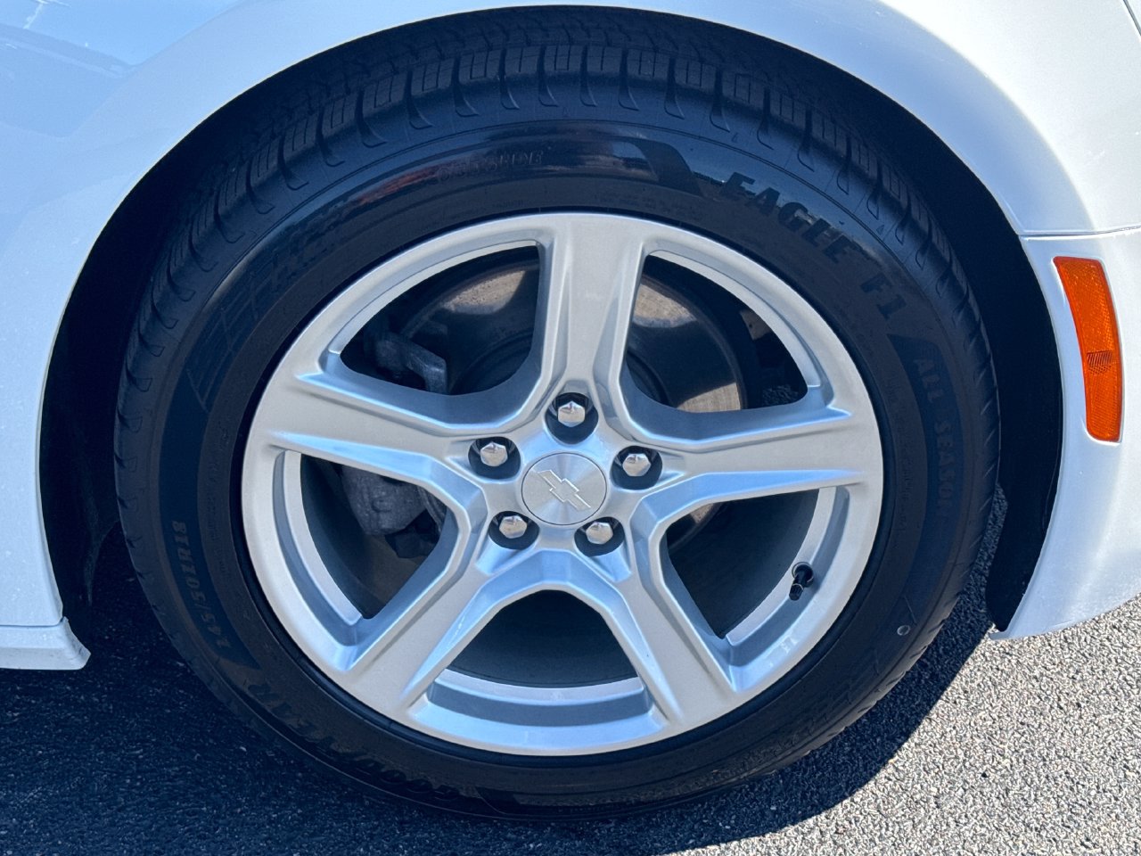Used 2023 Chevrolet Camaro LT RWD image 9