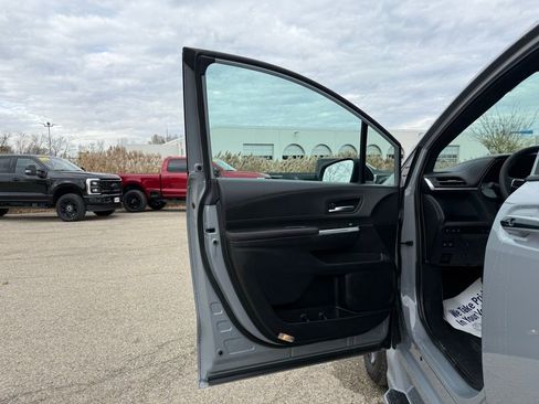 Used 2025 Toyota Sienna XSE image 31