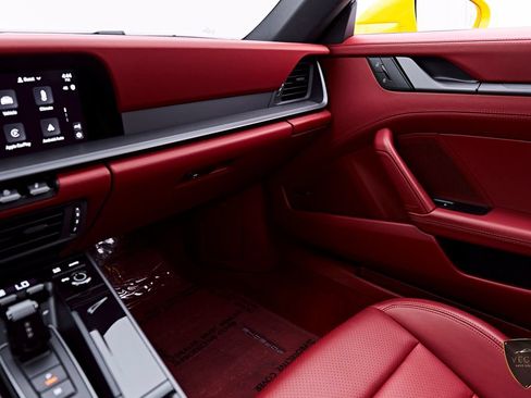 Used 2025 Porsche 911 Carrera RWD image 92
