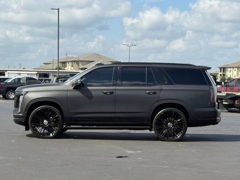 Used 2025 Cadillac Escalade Sport Platinum AWD/4WD image 3