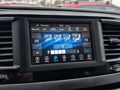 Used 2018 Chrysler Pacifica Touring-L image 23