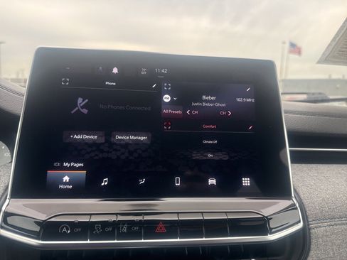 Used 2023 Jeep Compass Latitude image 35