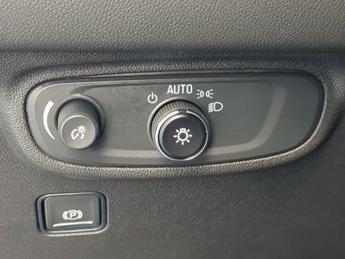 Used 2023 GMC Terrain SLE w/ Driver Convenience Package image 35