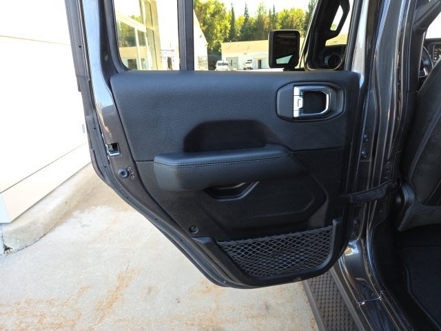 Used 2022 Jeep Wrangler Unlimited Sahara AWD/4WD image 40