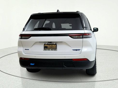 Used 2022 Jeep Grand Cherokee Trailhawk AWD/4WD image 7